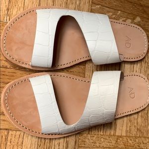 AD & Daughters Ansonia Croc Leather White Sandals